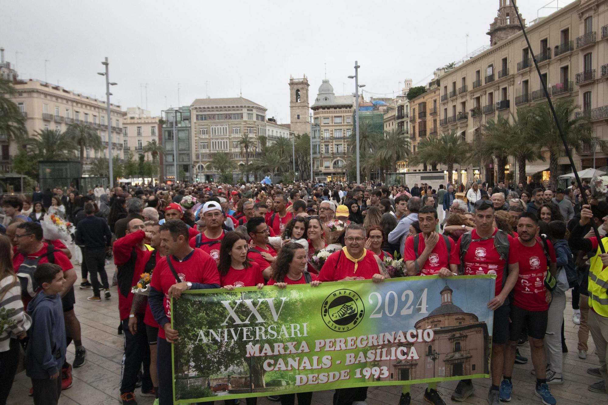Más de 140 personas peregrinan de Canals a València