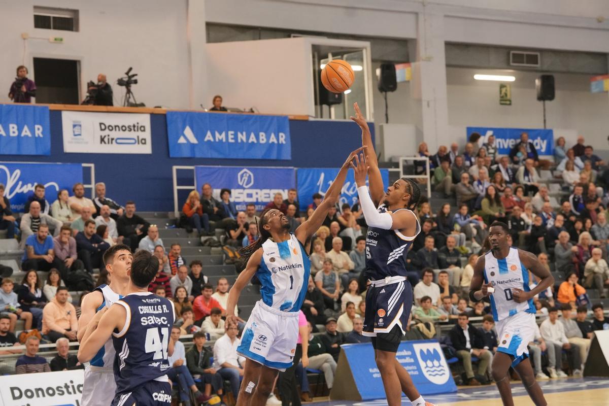 EN IMÁGENES: Así fue la victoria del Alimerka Oviedo Baloncesto en la cancha del Gipuzkoa Basket (79-93)