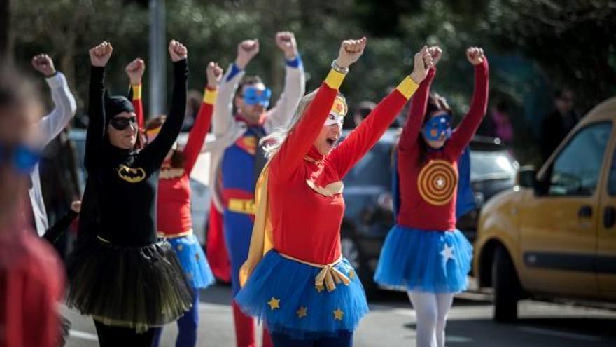 Participants a la cercavila de Celrà de l&#039;any passat.