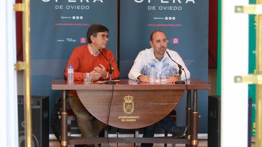 Roberto Sánchez Ramos y Javier Menéndez, ayer, en el Campoamor. luisma murias