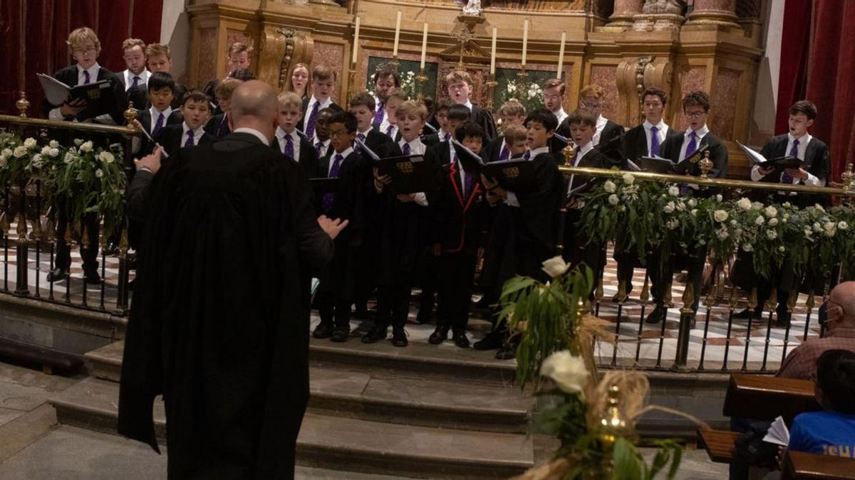 El reputado coro del Magdalen College de la Universidad de Oxford encandila en la Catedral de Zamora  | EMILIO FRAILE