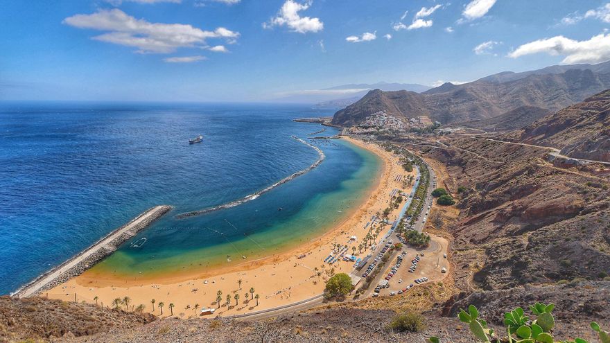 Santa Cruz de Tenerife estudia construir un centro sociosanitario o viviendas en la parcela hotelera de Las Teresitas