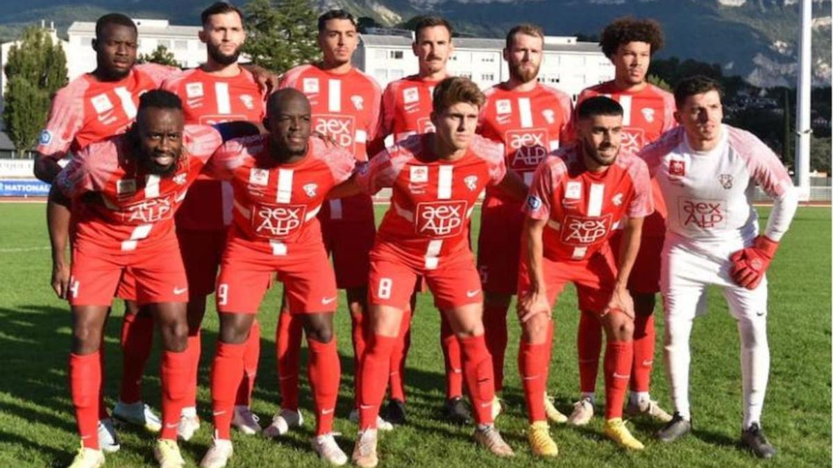 L’onze de l’Aix FC, amb Mercader el quart de dalt, que es va enfrontar a Grignon a la Copa de França. | DIARI DE GIRONA