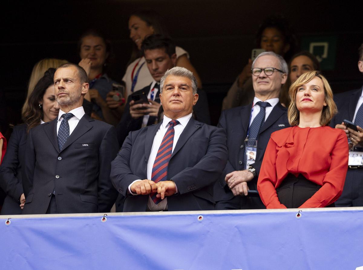 El Barça accepta una multa de 60 milions de la UEFA dels quals en pagarà ja 15 El Barça accepta una multa de 60 milions de la UEFA dels quals en pagarà ja 15