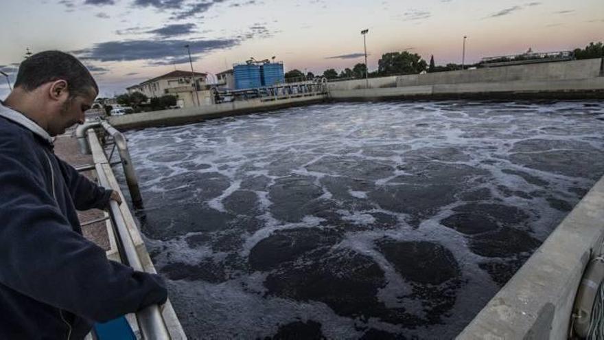 La CHS amenaza a Torrevieja con cortarle el grifo del agua depurada