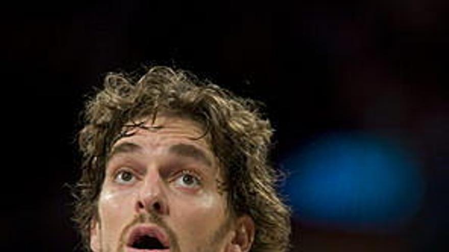 Pau Gasol en acción contra los Bucks de Milwaukee.