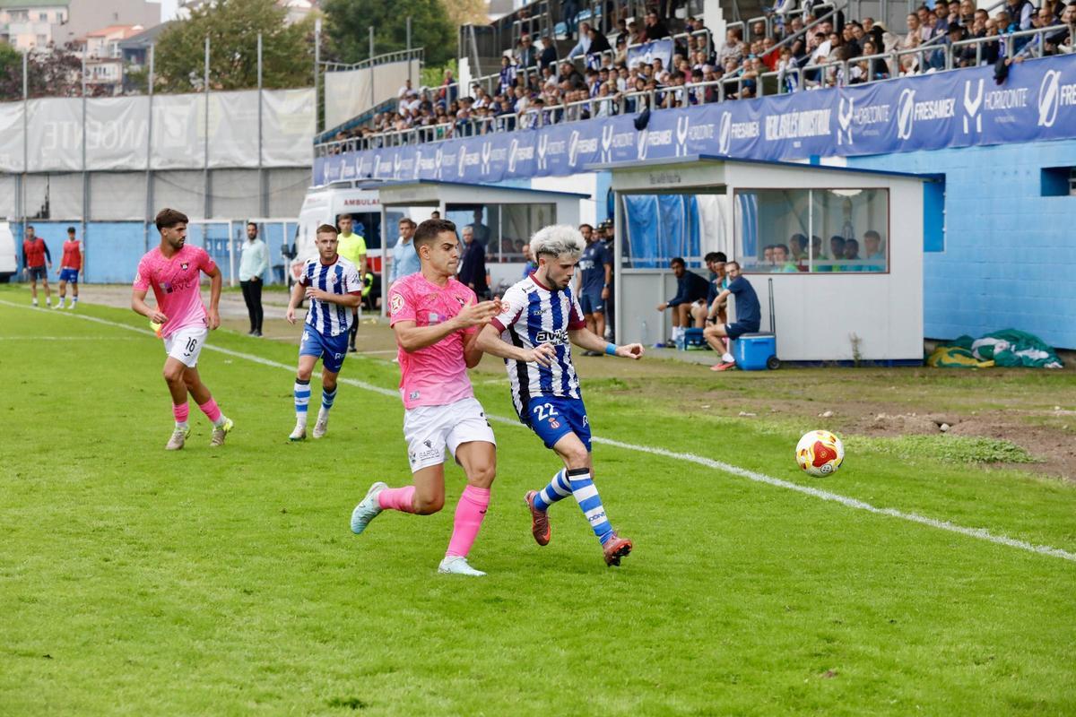 Isi Ros, durante el partido de ida entre el Avilés y el Talavera