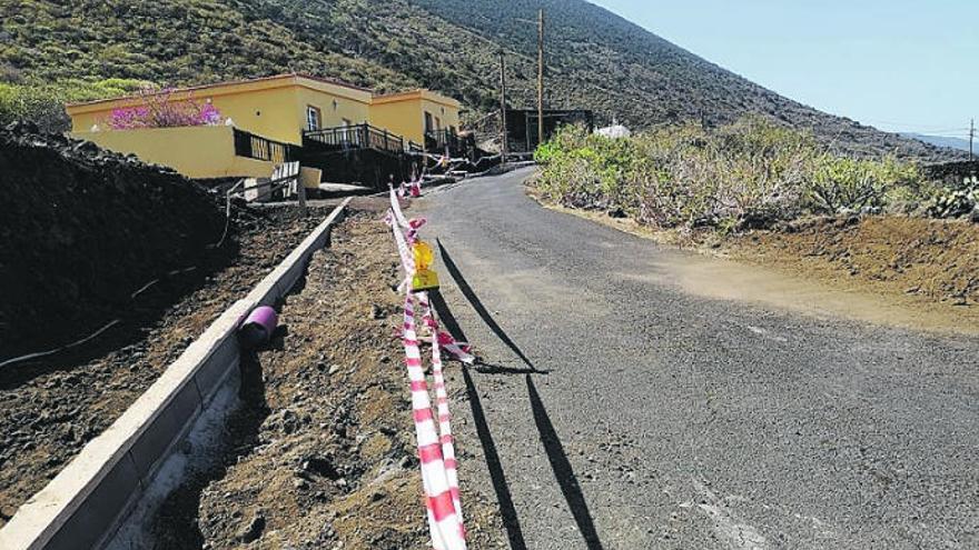 Reasfaltado de la calle Las Marucas, en Los Llanitos