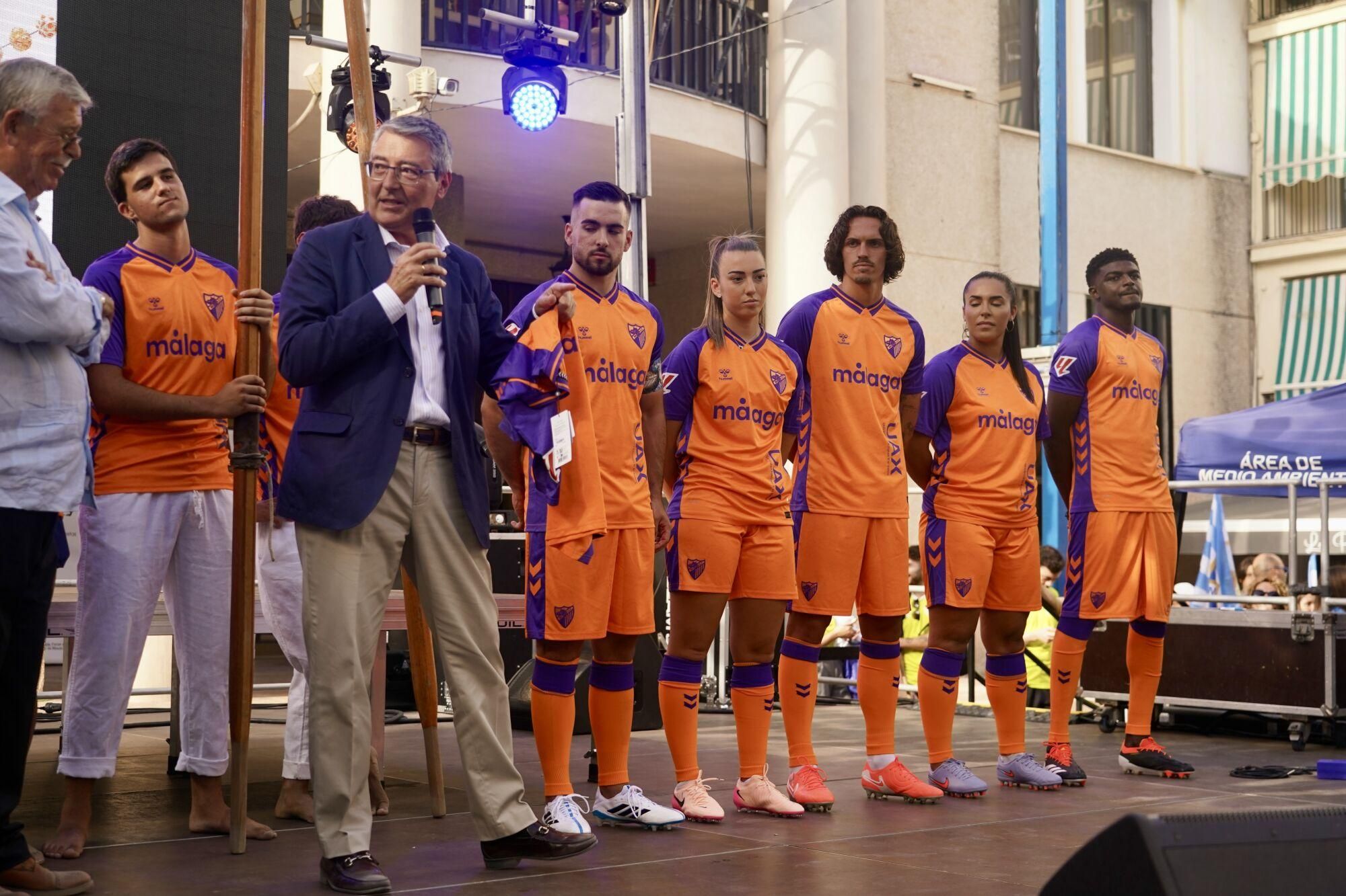 El Málaga CF presenta en el Rincón su tercera equipación