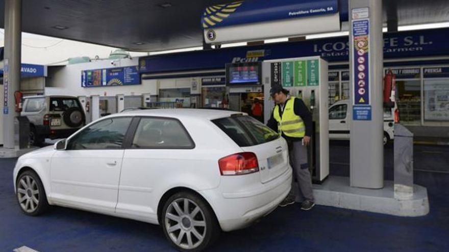 Canarias soporta los precios de la gasolina más caros de Europa