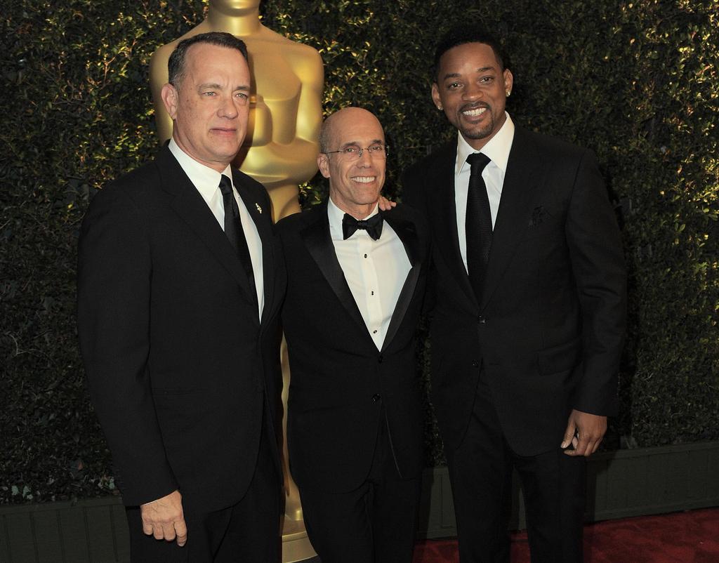 Tom Hanks y Will Smith en la gala de los Oscar de 2012 junto a Jeffrey Katzenberg