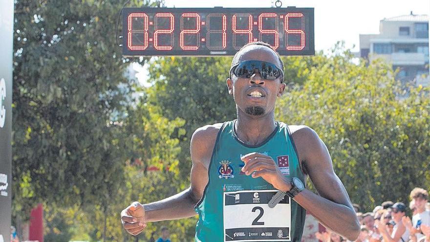 El atleta del Playas Thierry Ndikumwenayo ya es español