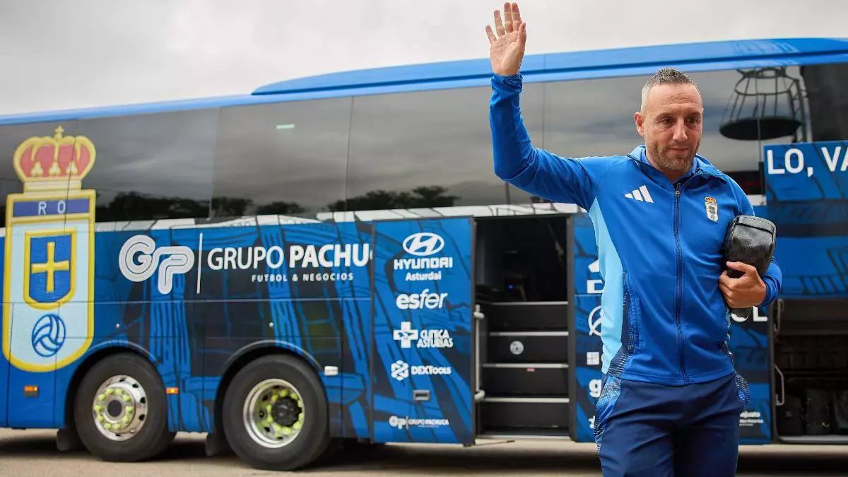 El Oviedo, pendiente de Santi Cazorla