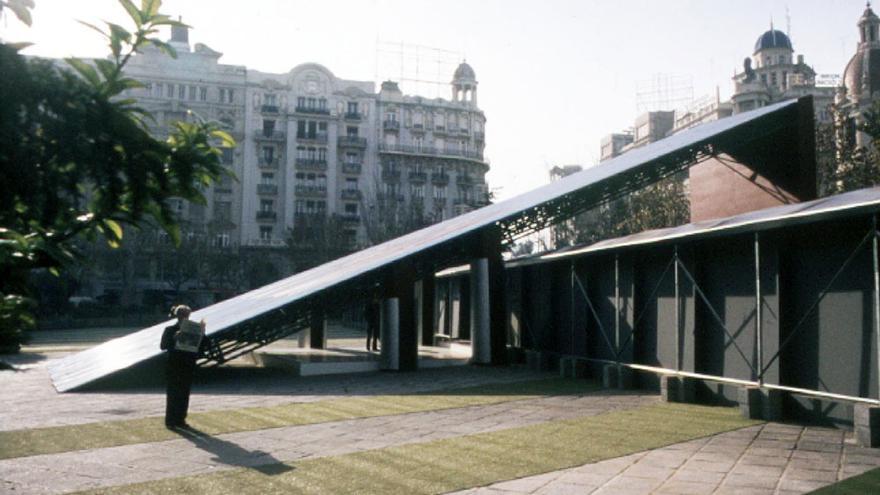 Comienzo del montaje del pabellón en la Plaza del Ayuntamiento