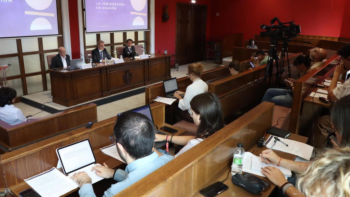El presidente de la Cámara de Zaragoza, Jorge Villarroya, expuso las principales conclusiones del informe.