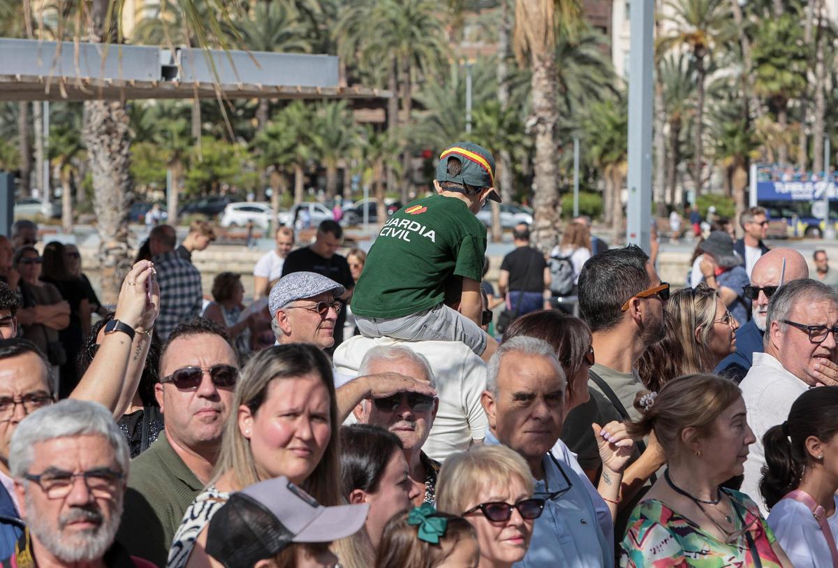 La Guardia Civil de Alicante celebra en el Puerto el día de su Patrona con entrega de condecoraciones
