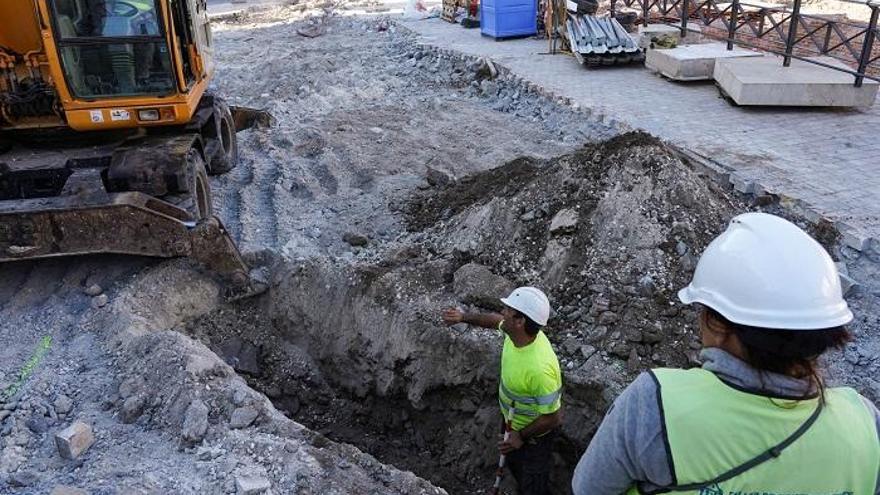 Imagen de los restos de la muralla hallados bajo el Astoria.