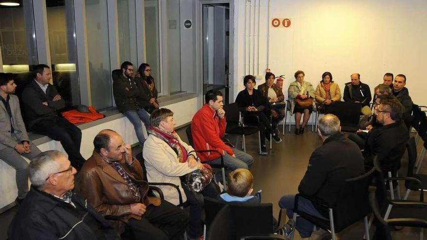 Participantes en la reunión de anoche en el consistorio. // Bernabé/Javier Lalín