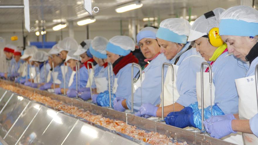 Las mujeres baten récord en el empleo en Galicia y ya son casi tantas como los hombres
