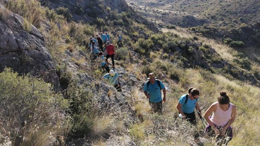 Cenefos sigue con las marchas senderistas de verano