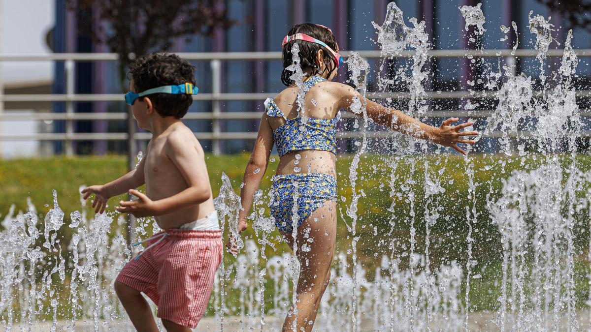 La ola de calor continúa este lunes en España, con temperaturas de hasta 42ºC en zonas del Ebro y avisos en 14 comunidades