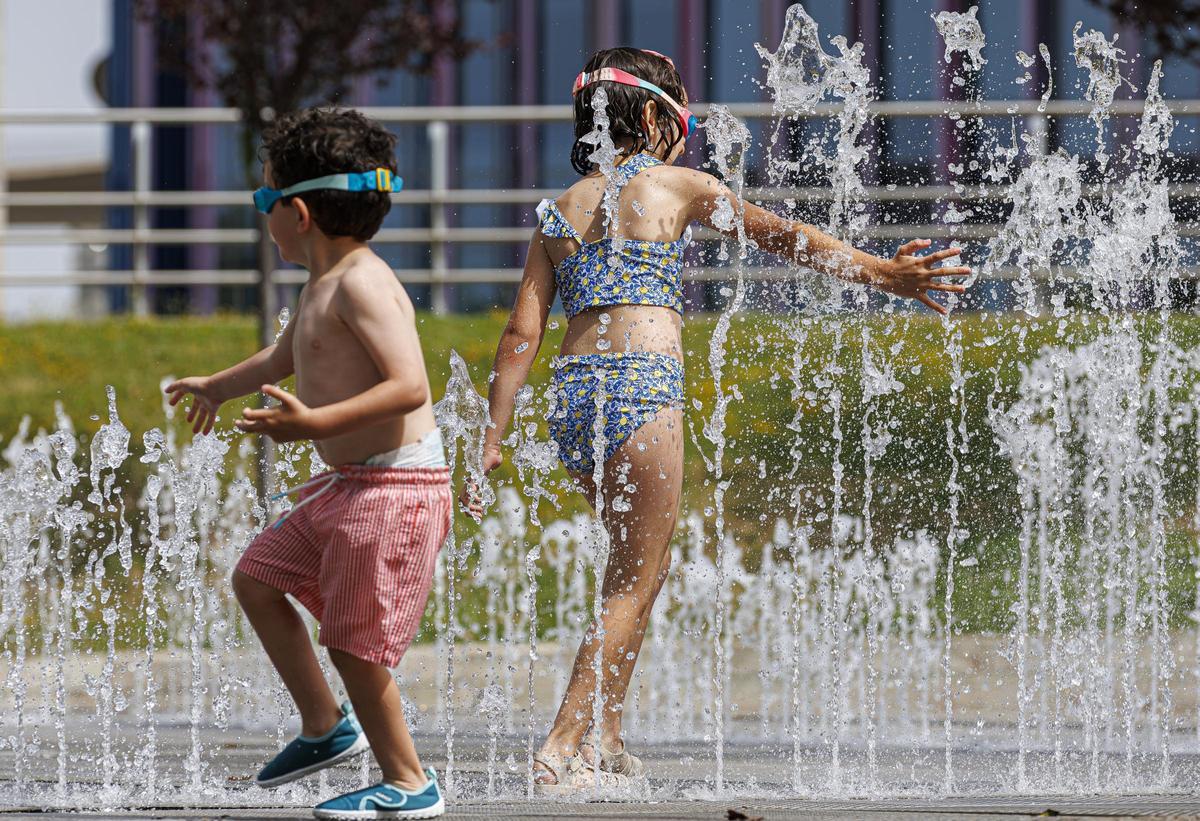 L’onada de calor posa en avís 15 comunitats autònomes i obliga a activar un nivell vermell al País Basc davant de màximes per sobre dels 40 graus
