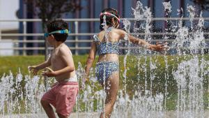 L’onada de calor posa en avís 15 comunitats autònomes i obliga a activar un nivell vermell al País Basc davant de màximes per sobre dels 40 graus