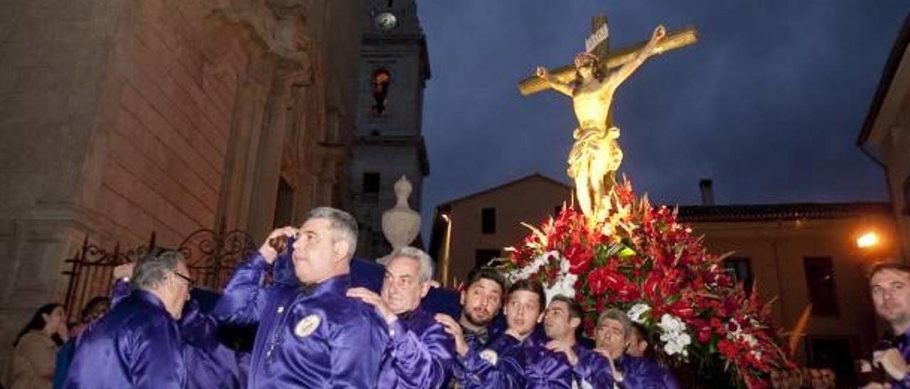 Un Santo Entierro de Xàtiva a media luz