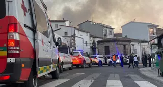 Un convoy de emergencia logra entrar en Cabezabellosa y rescata a los vecinos atrapados