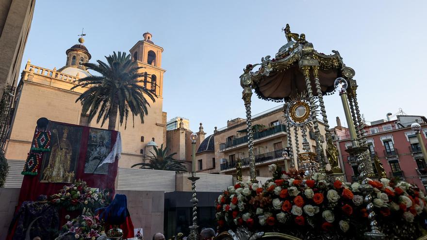 El Corpus Christi llena de solemnidad las calles de Alicante