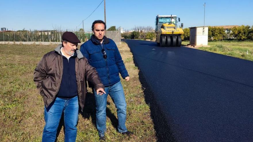 Los concejales Pedro Sales y José María Andrés visitaron las obras. | MIGUEL ÁNGEL SÁNCHEZ