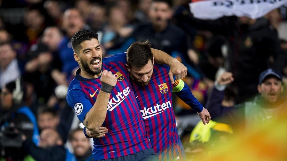 Messi celebra con Suárez un gol en el Camp Nou.