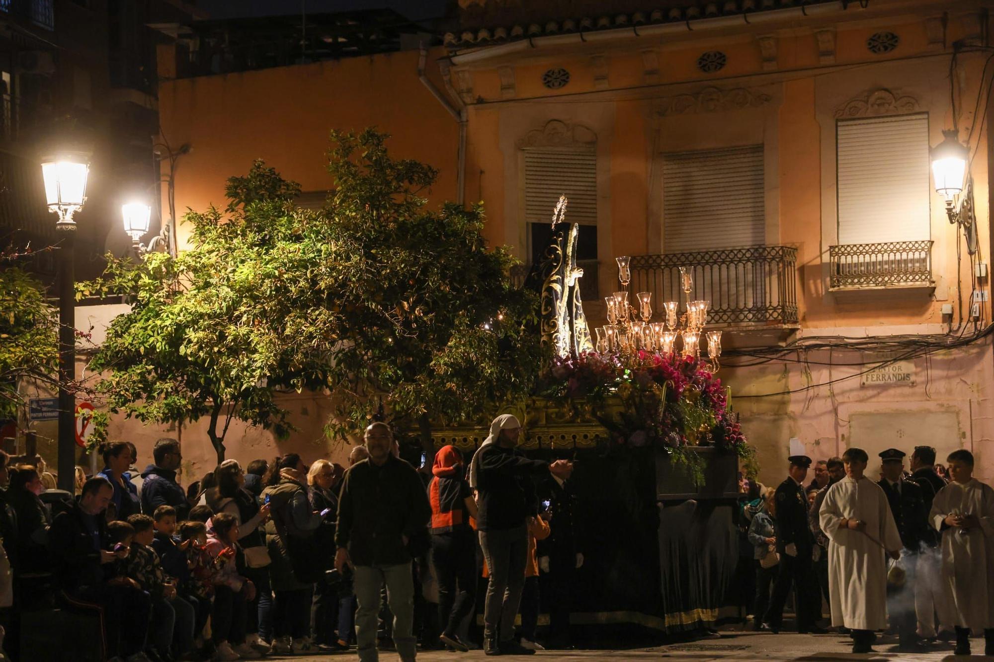 Semana Santa Marinera: La Dolorosa procesiona por el Cabanyal