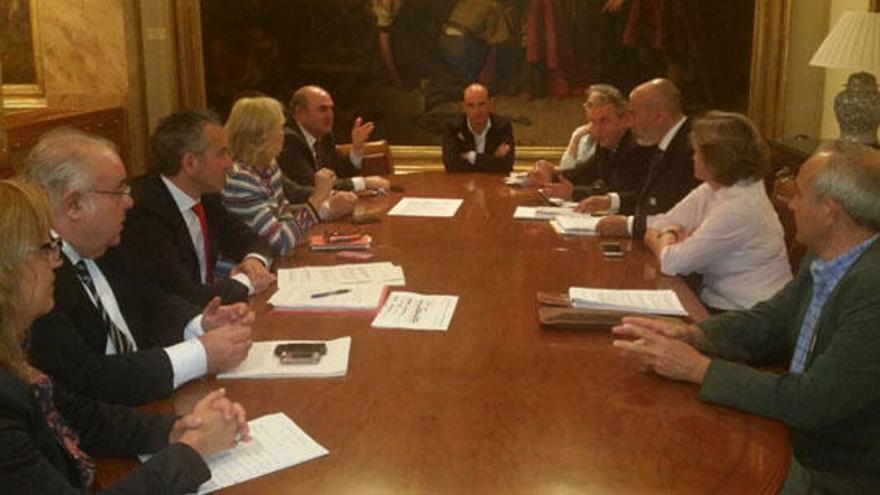 Integrantes de las plataformas de propietarios de viviendas irregulares, en Madrid.