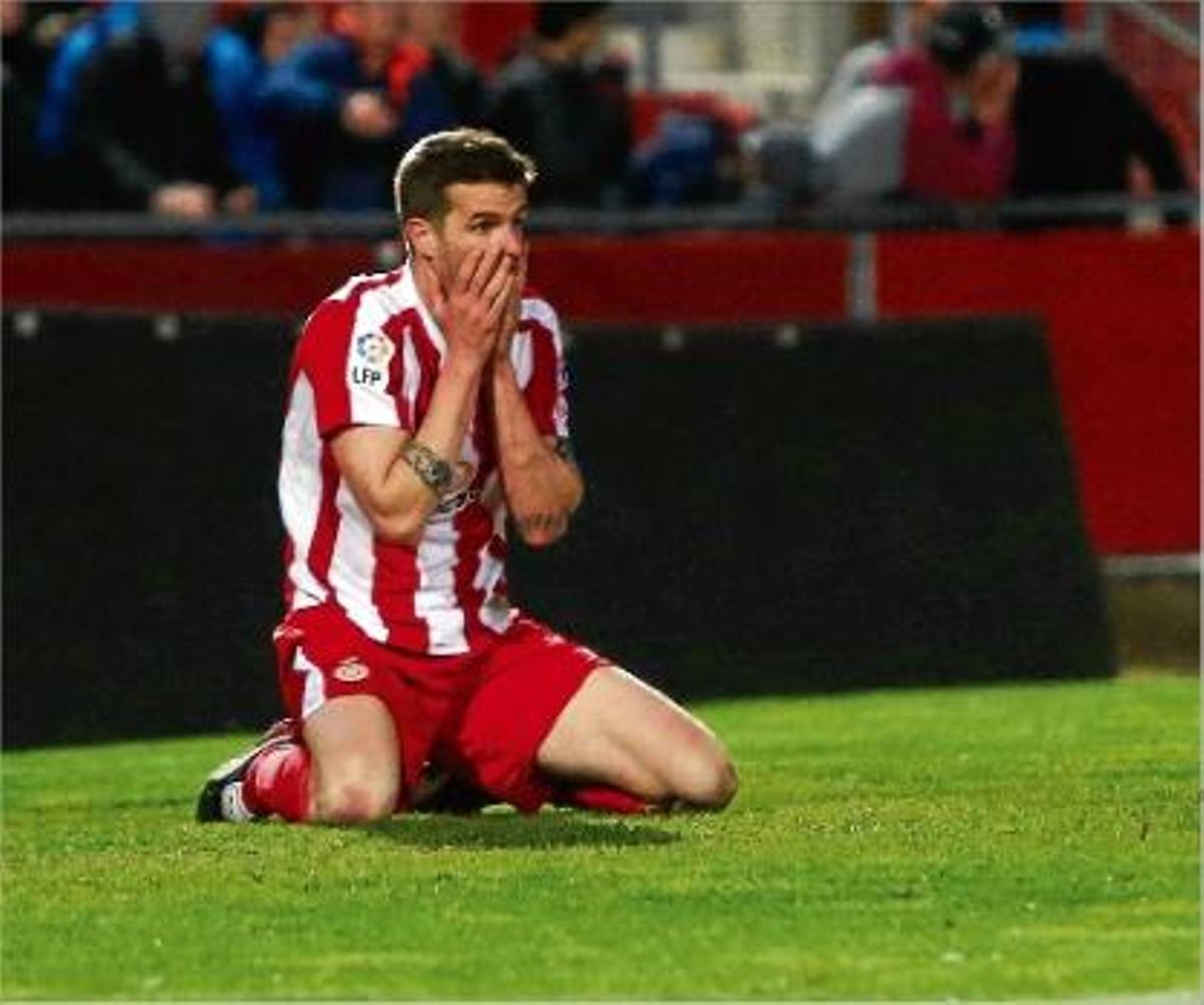 Chus Herrero es lamenta en una acció del Girona-Còrdova de la passada temporada a Montilivi.