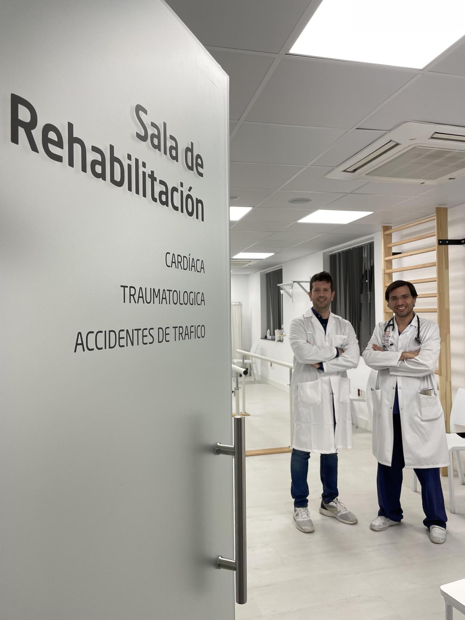 Doctor Javier Cotrina, responsable de la Unidad de Medicina Física y Rehabilitación, y Elduayen Gragera, cardiólogo del  Centro Cardiológico Dr. Fernández de Soria.