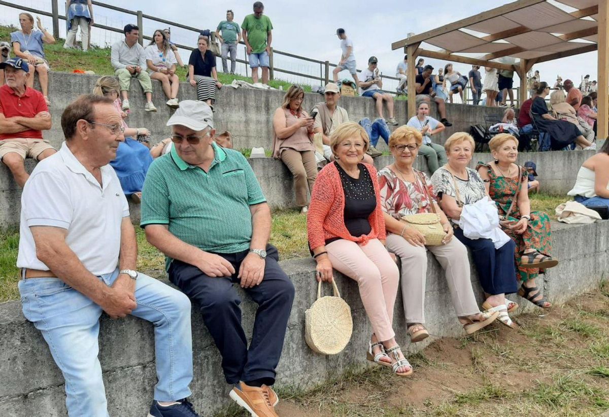 Ambiente en las gradas de Maeza. | L. P.