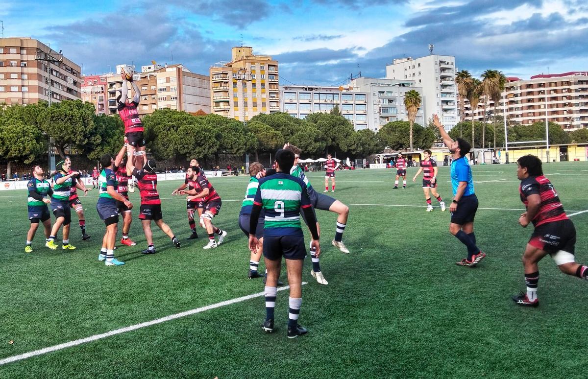 El CAU Valencia no falla ante el Sitges y mantiene vivo el sueño del ascenso (49-12)