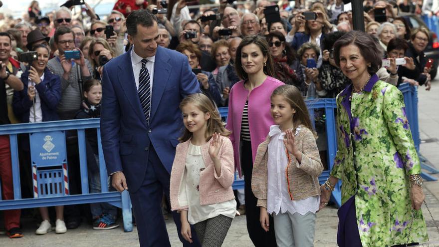 Los reyes acuden a la misa de Pascua en Palma