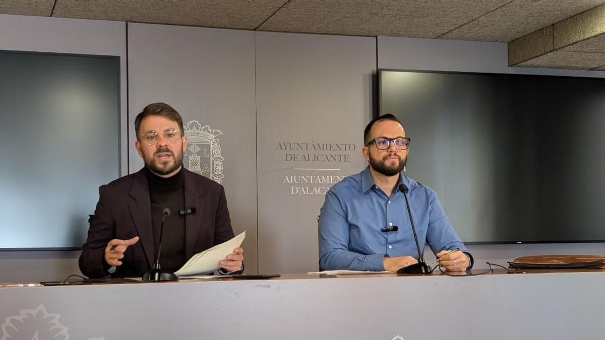 El diputado de Compromís-Sumar en el Congreso, Alberto Ibáñez, y el portavoz de Compromís en el Ayuntamiento de Alicante, Rafa Mas