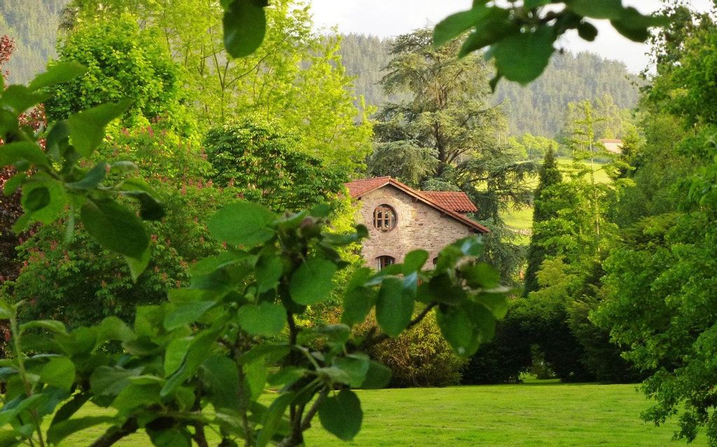 Hotel El Jardín de Carrejo  Carrejo (Cantabria)