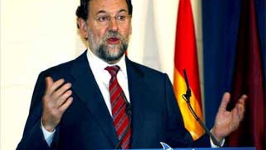 Rajoy dice que el Gobierno está pendiente de lo que haga y diga ETA