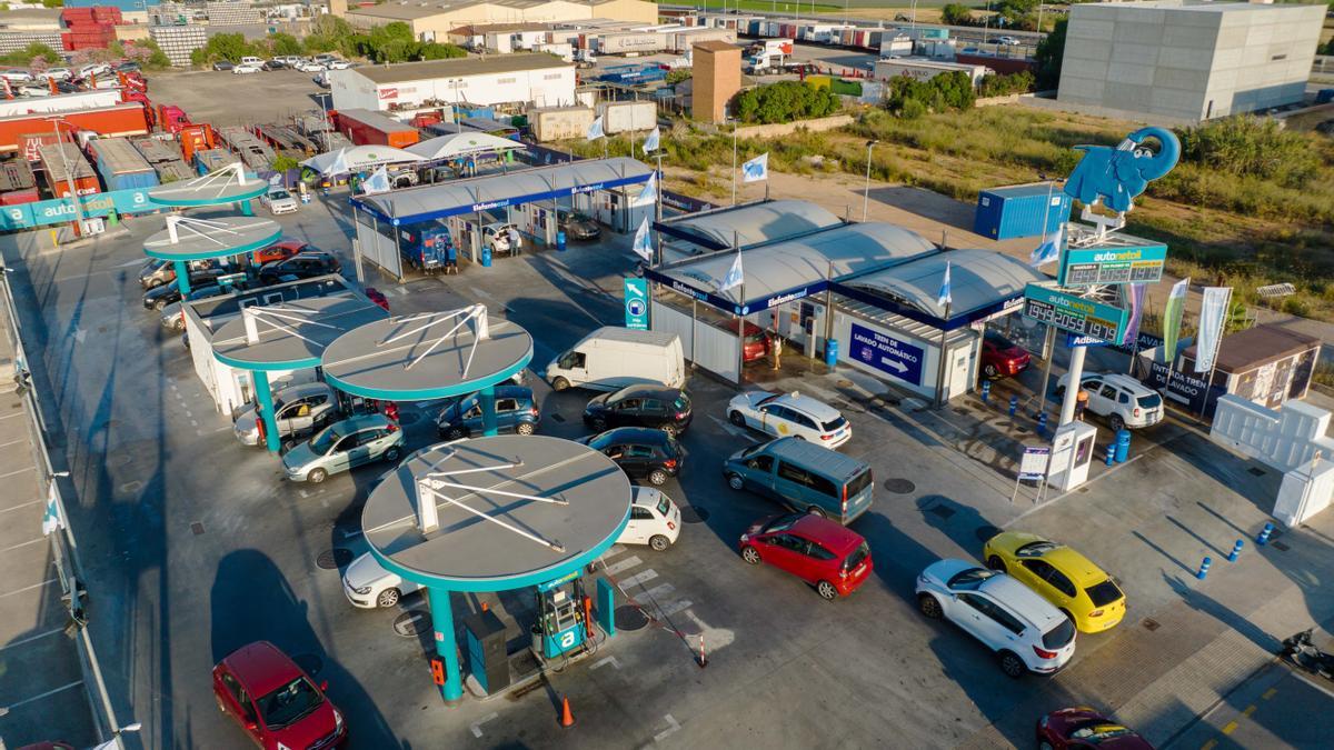 Estación de servicio Autonetoil y centro de lavado Elefante Azul Palma IKEA