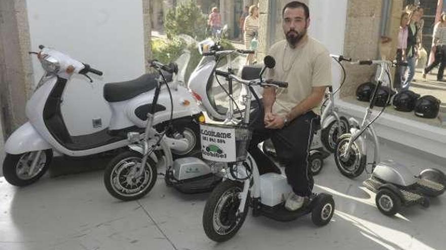 Negocio de Ecobitel en la calle Fama, en la Marina. / víctor echave