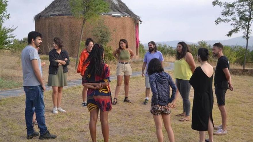 González y Cabezas visitan la Micro-Residencia Artística