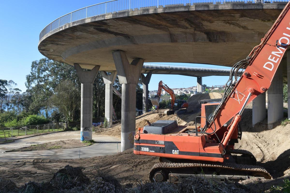 Trabajos preparatorios para la demolición del viaducto del Chuac, este viernes.