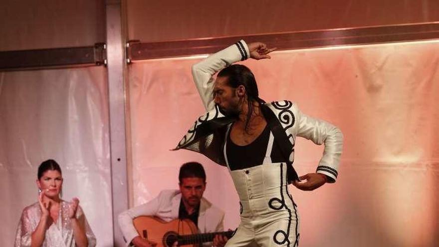 La gira flamenca &quot;Faro&quot; comienza en Peñas