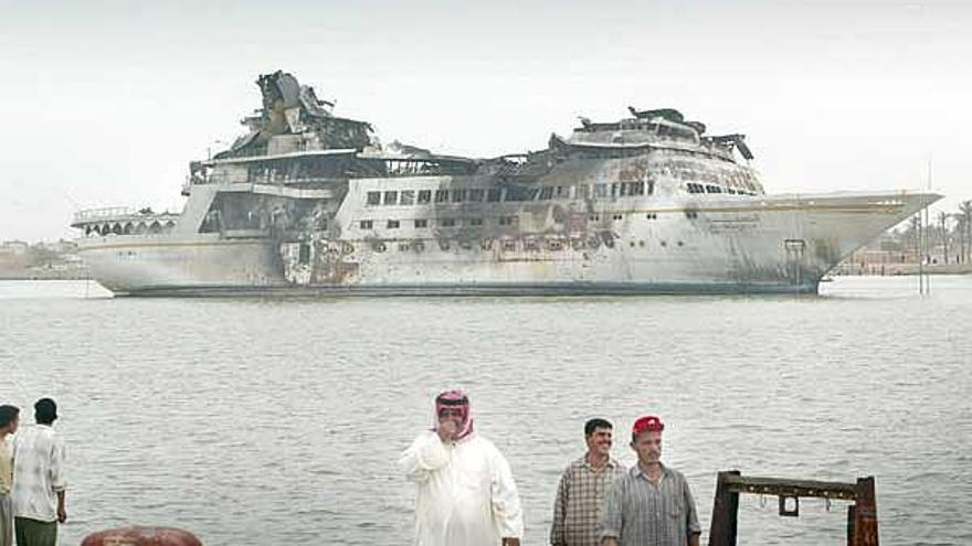 Vista del estado del yate después de ser atacado durante la guerra de Irak