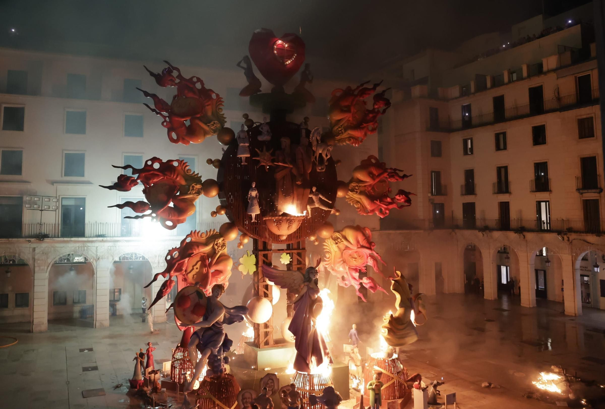 Cremà de la Hoguera Oficial adulta, “Identidad”