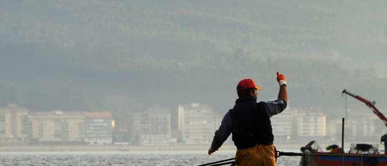 Pesca con vou en la ría de Arousa. // Iñaki Abella